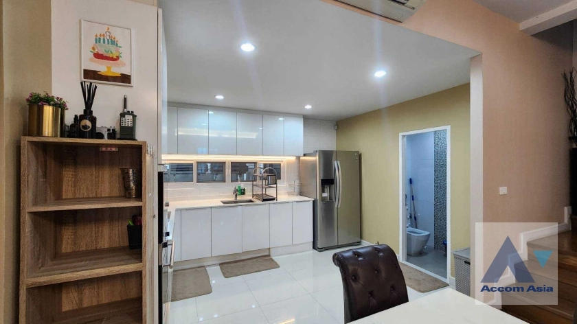 37  3 br House for rent and sale in Sukhumvit ,Bangkok BTS On Nut at Bless Town AA36323
