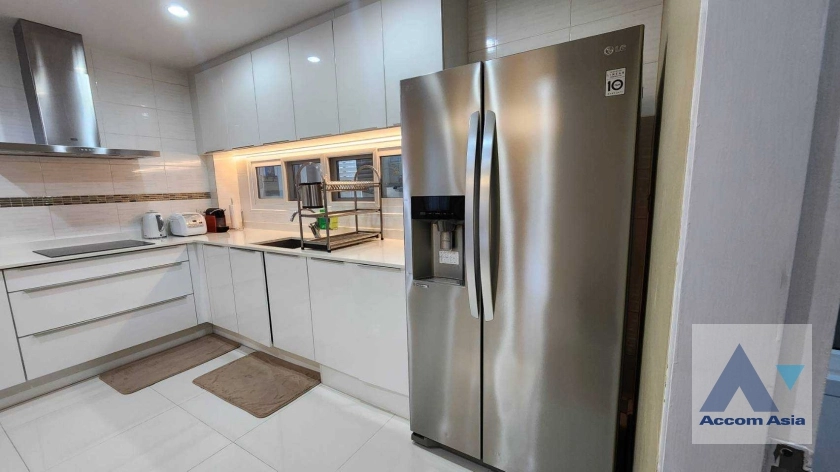 35  3 br House for rent and sale in Sukhumvit ,Bangkok BTS On Nut at Bless Town AA36323