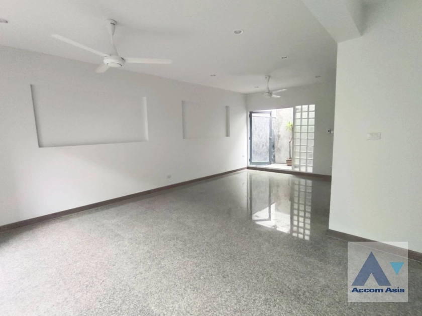  1  3 br House For Rent in Sukhumvit ,Bangkok BTS Ekkamai AA36328
