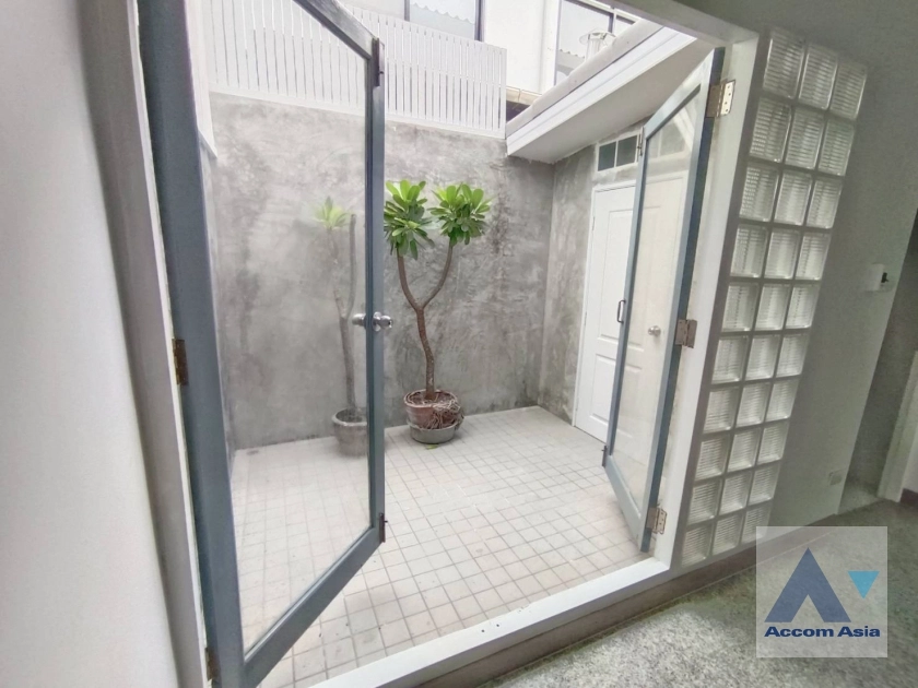 11  3 br House For Rent in Sukhumvit ,Bangkok BTS Ekkamai AA36328