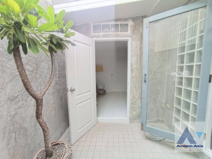 12  3 br House For Rent in Sukhumvit ,Bangkok BTS Ekkamai AA36328