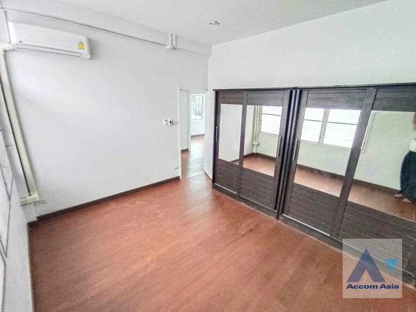 5  3 br House For Rent in Sukhumvit ,Bangkok BTS Ekkamai AA36328