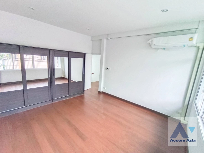8  3 br House For Rent in Sukhumvit ,Bangkok BTS Ekkamai AA36328