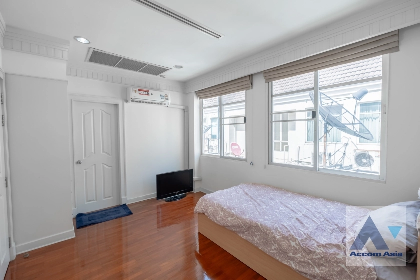 32  4 br House For Rent in Sukhumvit ,Bangkok BTS Thong Lo at Baan Klang Krung Thonglor AA36345