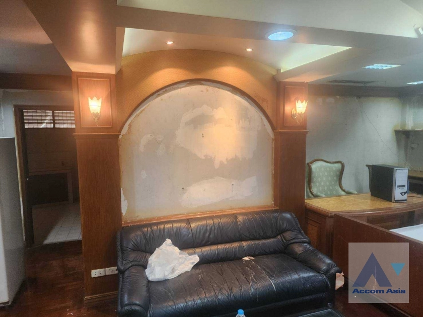 unitHome Office | Detached House with Private Courtyard and Large Balcony (AA36350)