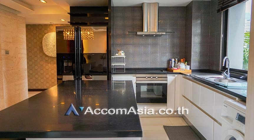  3 Bedrooms  Condominium For Rent & Sale in Silom, Bangkok  near BTS Chong Nonsi (25058)