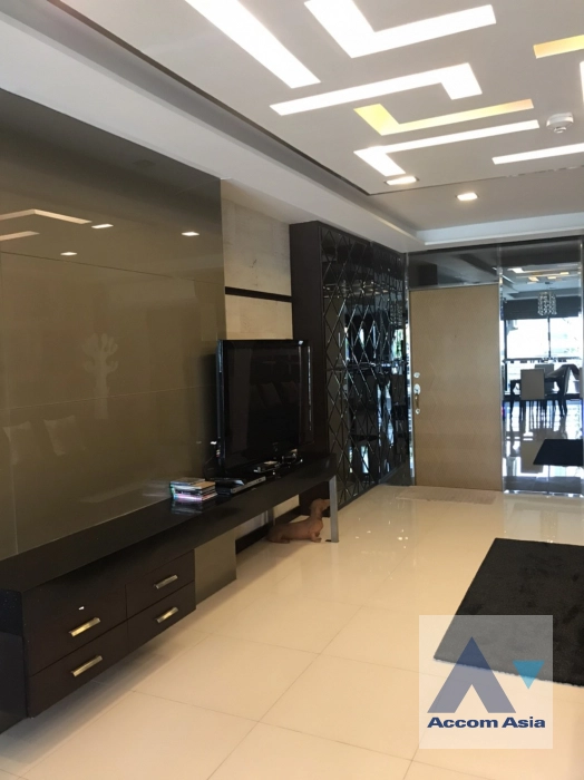 unit 3 Bedrooms  Condominium For Rent & Sale in Silom, Bangkok  near BTS Chong Nonsi (25058)