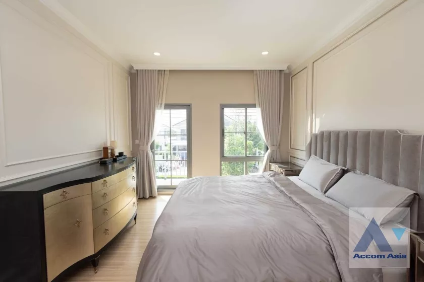 12  4 br House For Sale in Samutprakan ,Samutprakan  at House AA36367