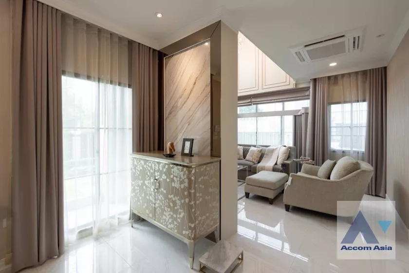 4  4 br House For Sale in Samutprakan ,Samutprakan  at House AA36367