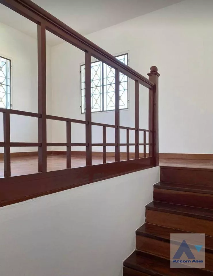 unit 3 Bedrooms  House For Sale in Pattanakarn, Bangkok  near ARL Ban Thap Chang (AA36368)