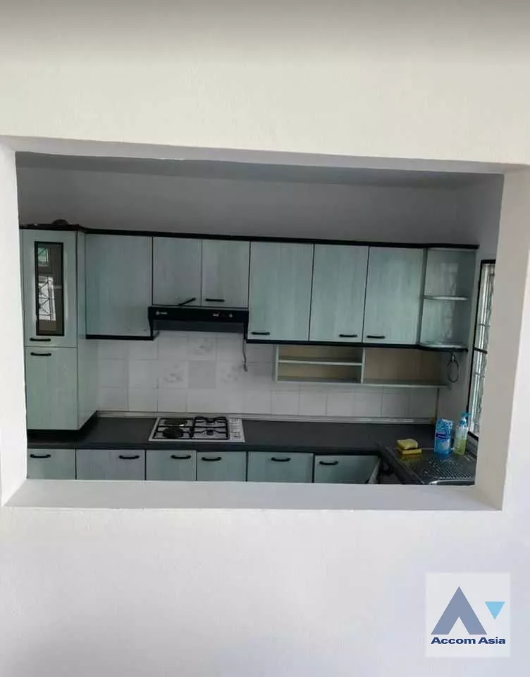 unit 3 Bedrooms  House For Sale in Pattanakarn, Bangkok  near ARL Ban Thap Chang (AA36368)