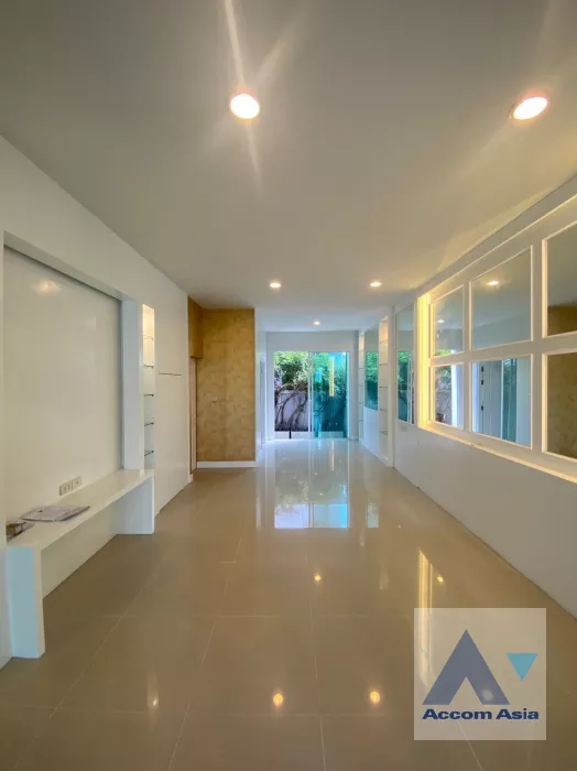  3 Bedrooms  House For Sale in Pattanakarn, Bangkok  (AA36369)