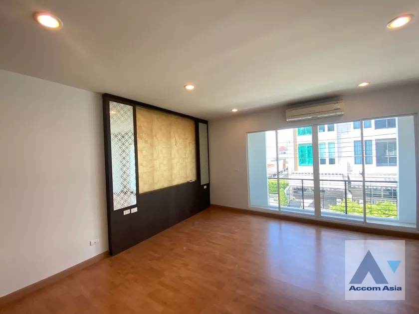 8  3 br House For Sale in Pattanakarn ,Bangkok  at House AA36369