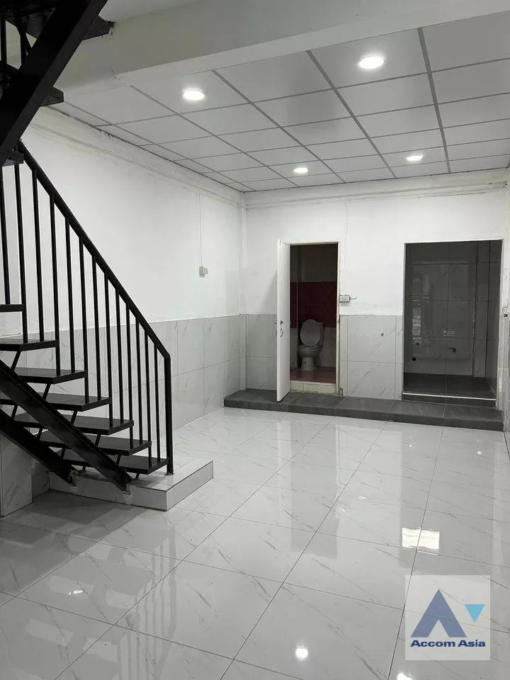  1  Building for rent and sale in Silom ,Bangkok BTS Surasak AA36370