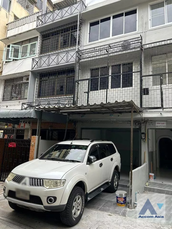  2  Building for rent and sale in Silom ,Bangkok BTS Surasak AA36370