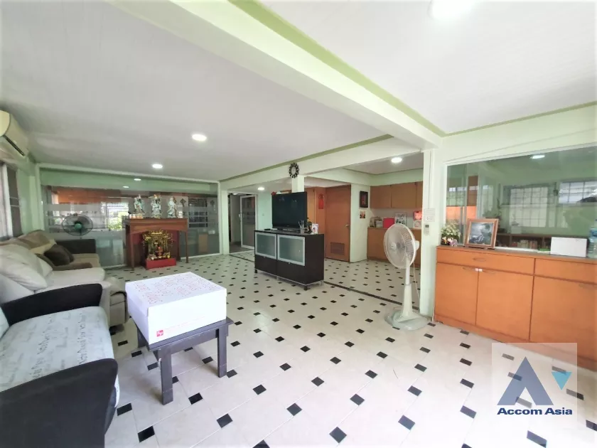  2 Bedrooms  Townhouse For Rent & Sale in Sukhumvit, Bangkok  near BTS Phra khanong (AA36377)