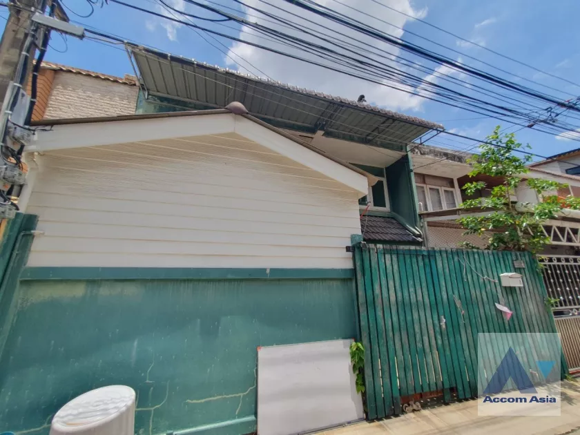  2 Bedrooms  Townhouse For Sale in Sukhumvit, Bangkok  near BTS Phra khanong (AA36378)