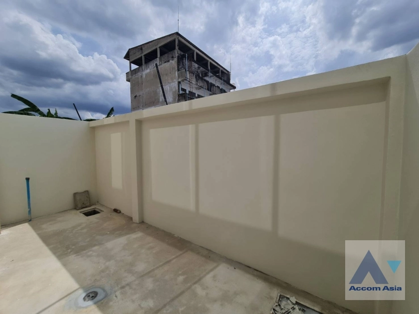 14  3 br Townhouse For Sale in Lat Phrao ,Bangkok MRT Lat Phrao AA36379