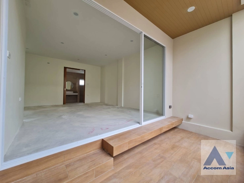 7  3 br Townhouse For Sale in Lat Phrao ,Bangkok MRT Lat Phrao AA36379