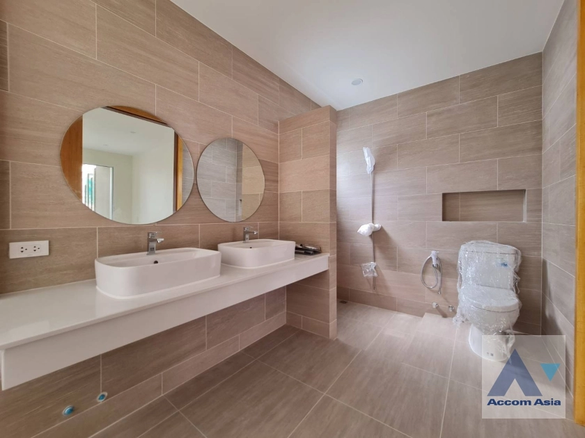 10  3 br Townhouse For Sale in Lat Phrao ,Bangkok MRT Lat Phrao AA36379