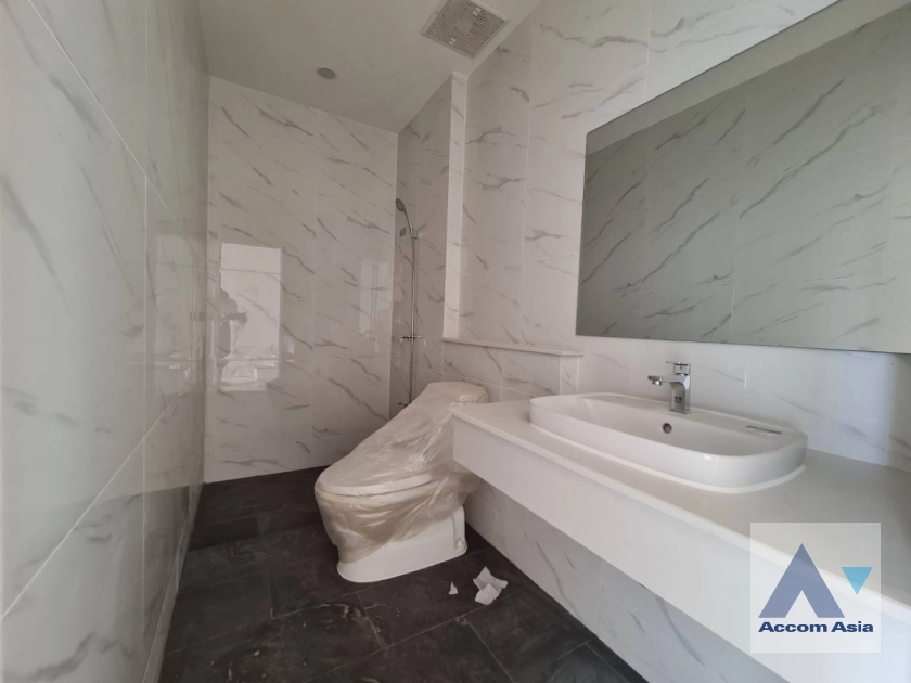 11  3 br Townhouse For Sale in Lat Phrao ,Bangkok MRT Lat Phrao AA36379