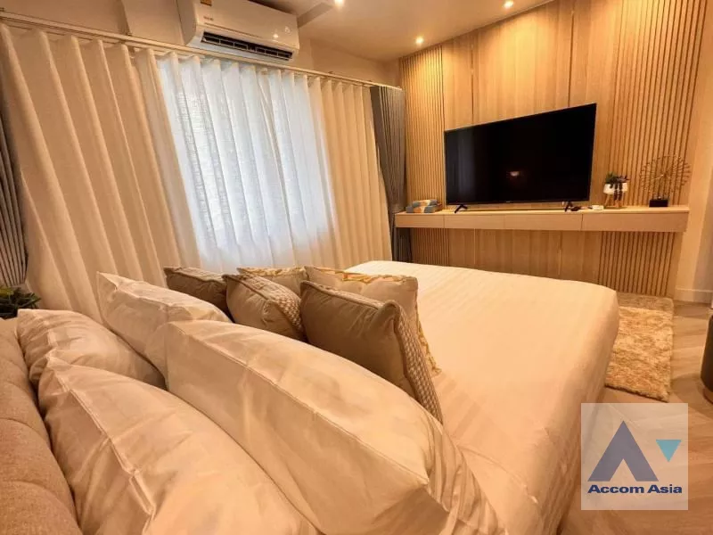 4  3 br Condominium For Rent in Sathorn ,Bangkok BTS Chong Nonsi - BRT Nararam 3 at Fortune Condo Town AA36383