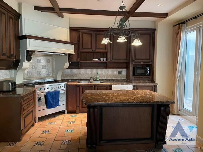 unit 4 Bedrooms  House For Rent in Samutprakan, Samutprakan  (AA36389)