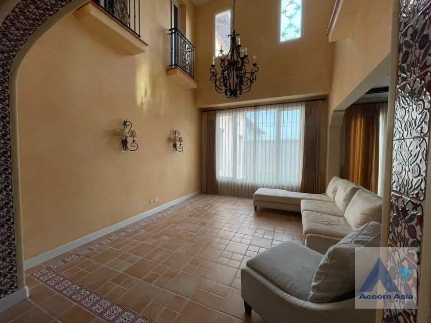 unit 4 Bedrooms  House For Rent in Samutprakan, Samutprakan  (AA36389)