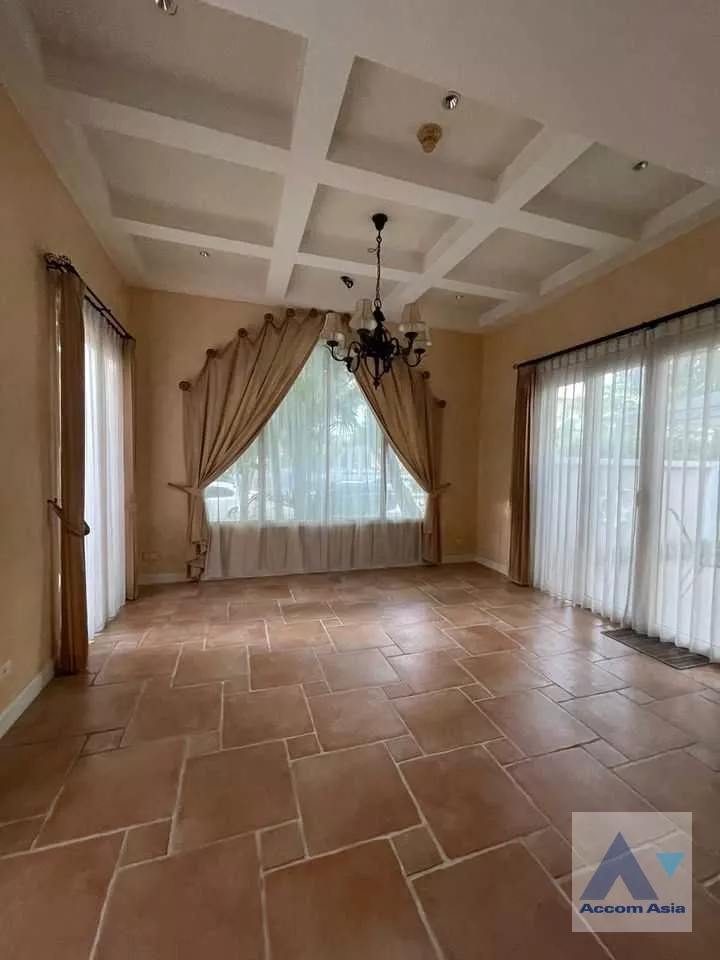 unit 4 Bedrooms  House For Rent in Samutprakan, Samutprakan  (AA36389)