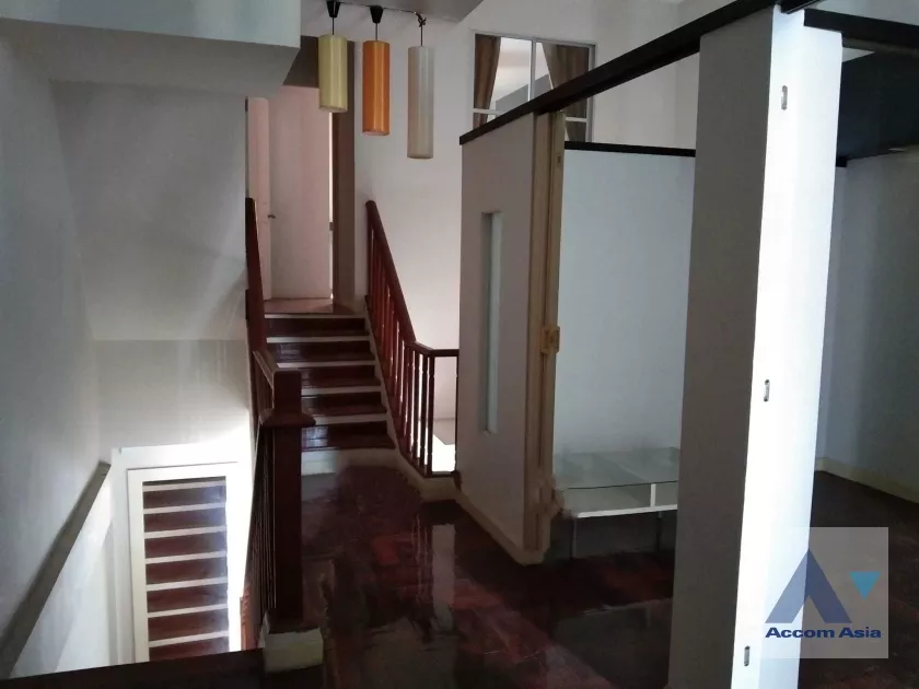 4  3 br House For Sale in Pattanakarn ,Bangkok ARL Hua Mak at House AA36391