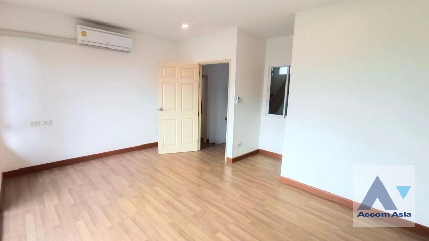 7  13 br Townhouse for rent and sale in Sathorn ,Bangkok  AA36392