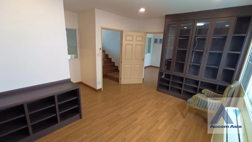 6  13 br Townhouse for rent and sale in Sathorn ,Bangkok  AA36392