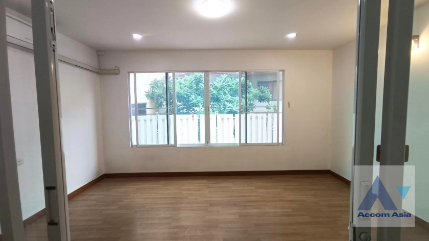 9  13 br Townhouse for rent and sale in Sathorn ,Bangkok  AA36392