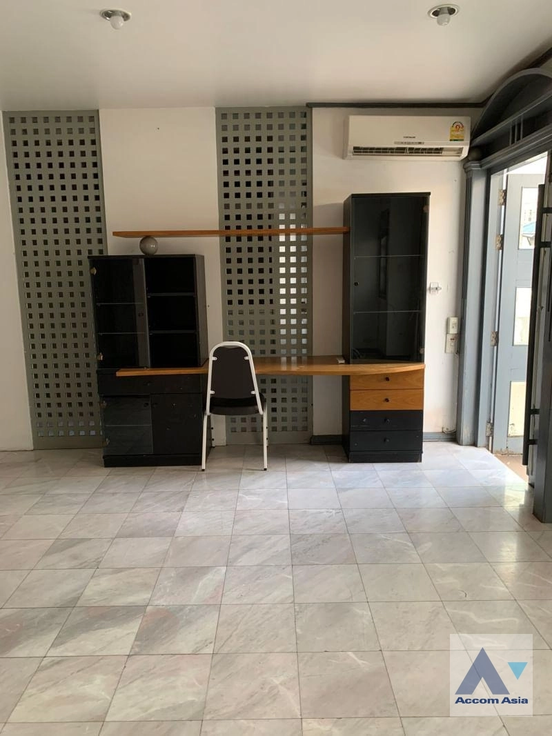 4  3 br Townhouse for rent and sale in Sathorn ,Bangkok  AA36393