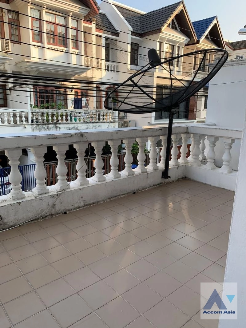 8  3 br Townhouse for rent and sale in Sathorn ,Bangkok  AA36393