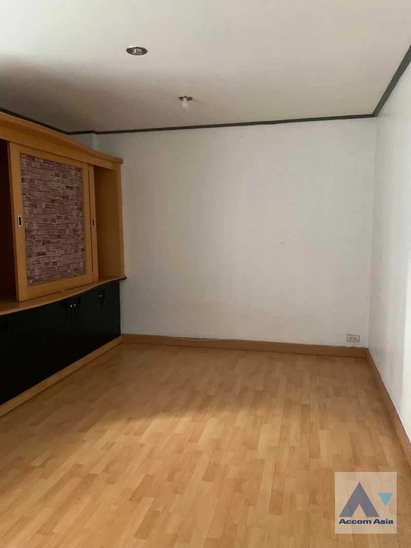 11  3 br Townhouse for rent and sale in Sathorn ,Bangkok  AA36393