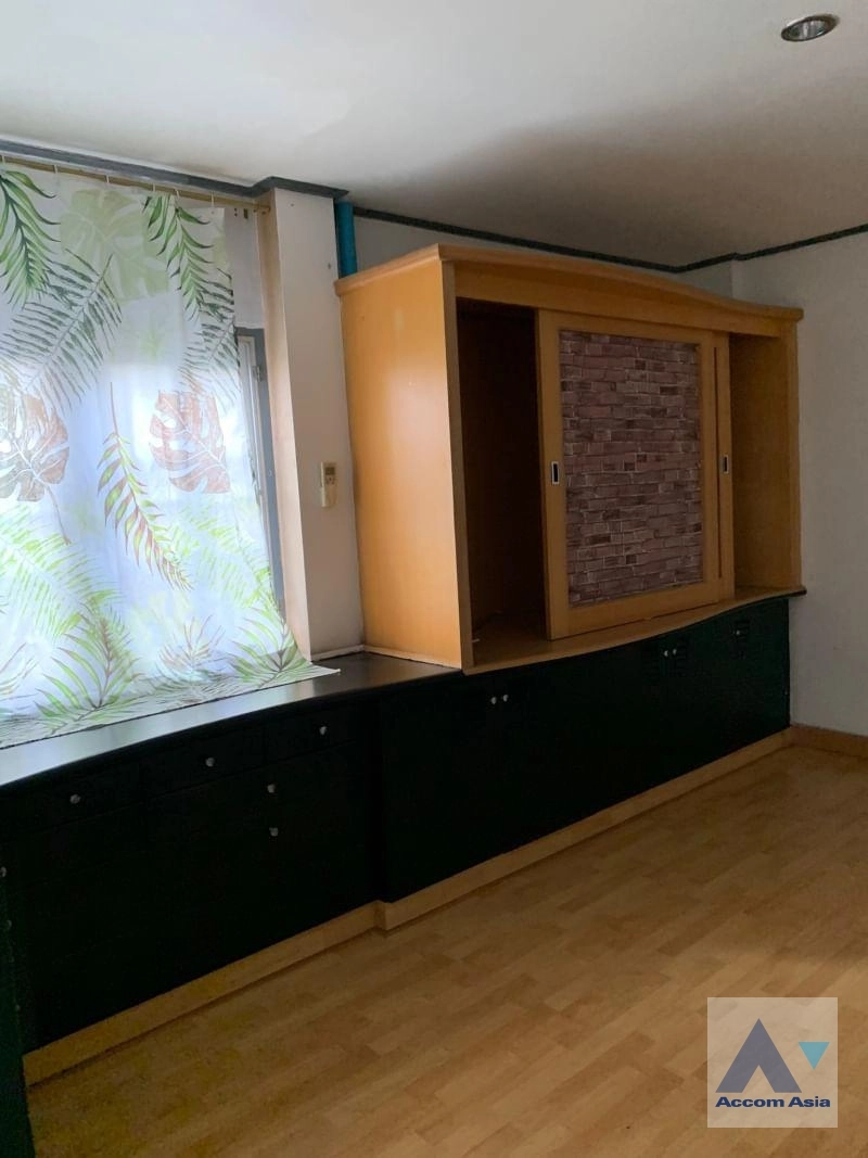 12  3 br Townhouse for rent and sale in Sathorn ,Bangkok  AA36393