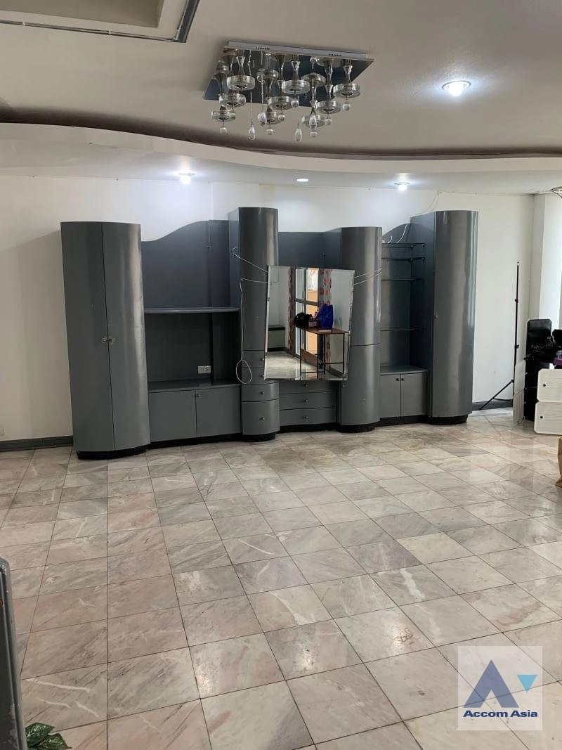  1  3 br Townhouse for rent and sale in Sathorn ,Bangkok  AA36393