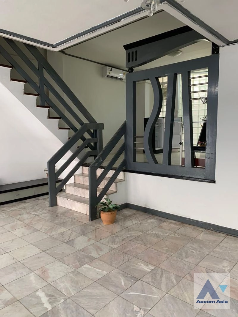 5  3 br Townhouse for rent and sale in Sathorn ,Bangkok  AA36393