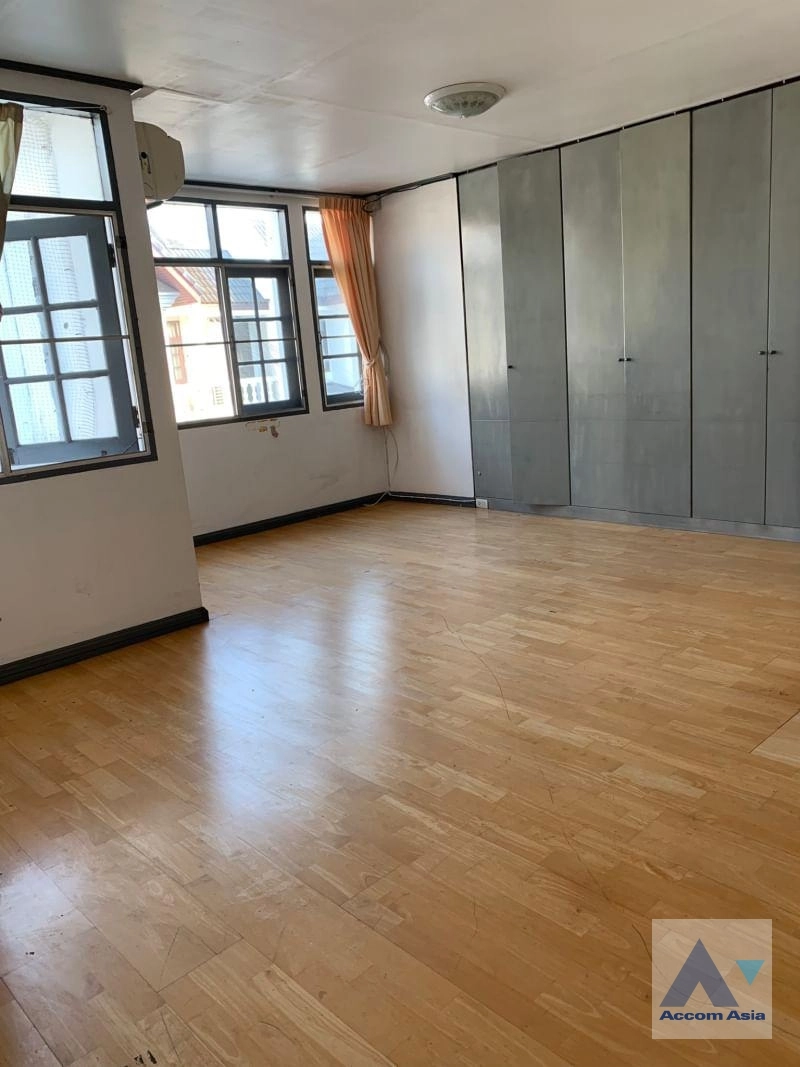 14  3 br Townhouse for rent and sale in Sathorn ,Bangkok  AA36393