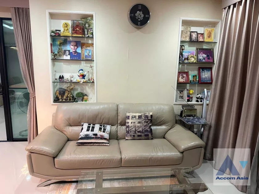  3 Bedrooms  House For Sale in Pattanakarn, Bangkok  near BTS Udomsuk (AA36394)