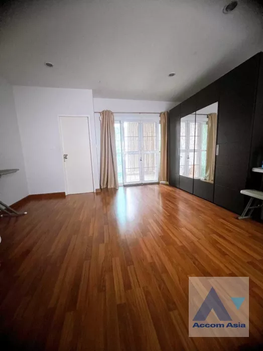 House House  3 Bedroom for Sale ARL Hua Mak in Pattanakarn Bangkok