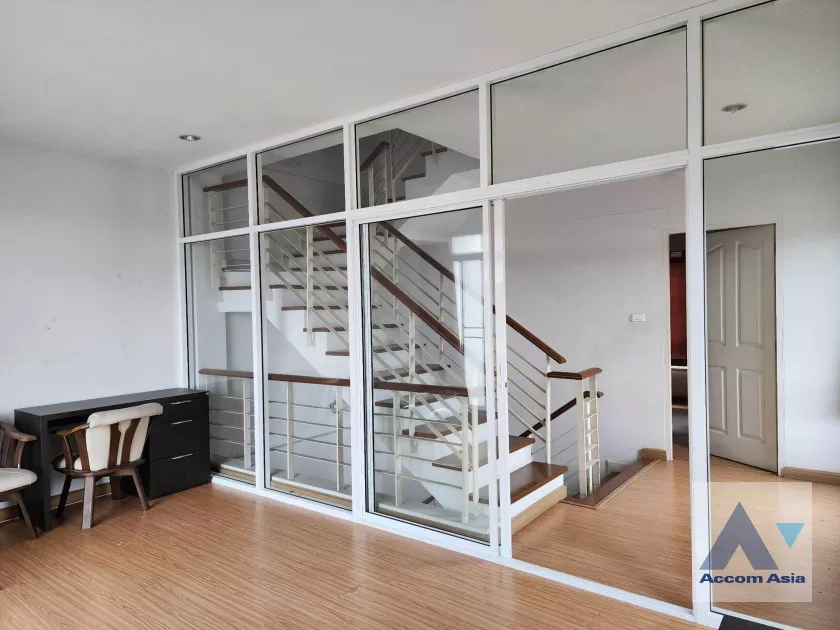 5  3 br House For Sale in Pattanakarn ,Bangkok  at House AA36397