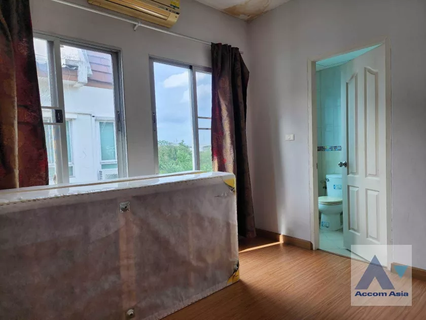 unit 3 Bedrooms  House For Sale in Pattanakarn, Bangkok  (AA36397)