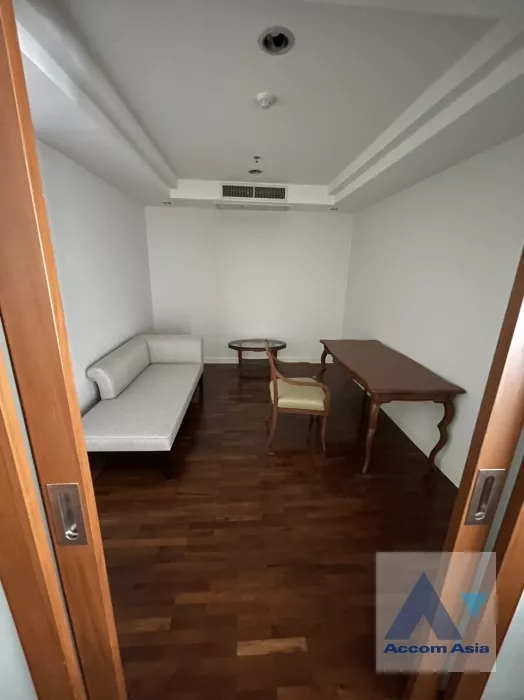  3 Bedrooms  Apartment For Rent in Sukhumvit, Bangkok  near BTS Thong Lo (AA36404)