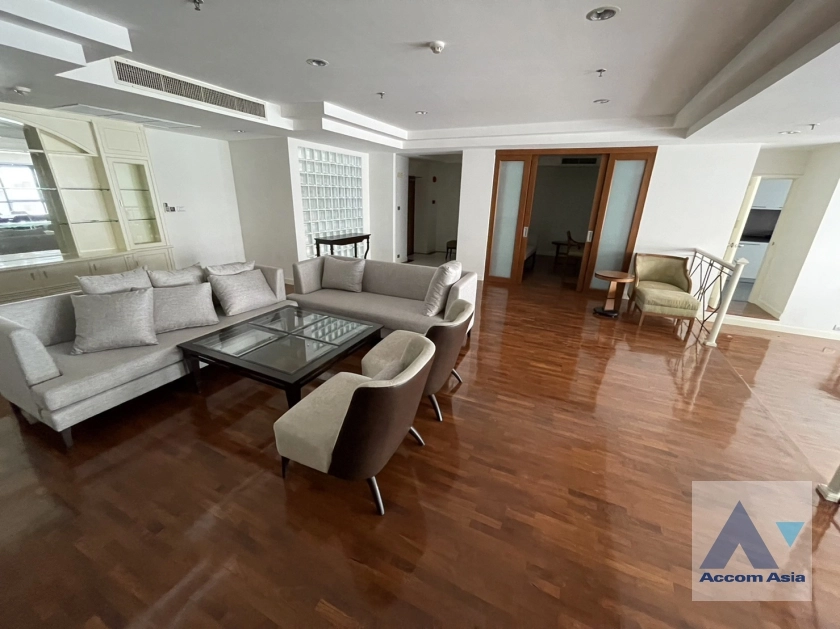 unit 3 Bedrooms  Apartment For Rent in Sukhumvit, Bangkok  near BTS Thong Lo (AA36404)