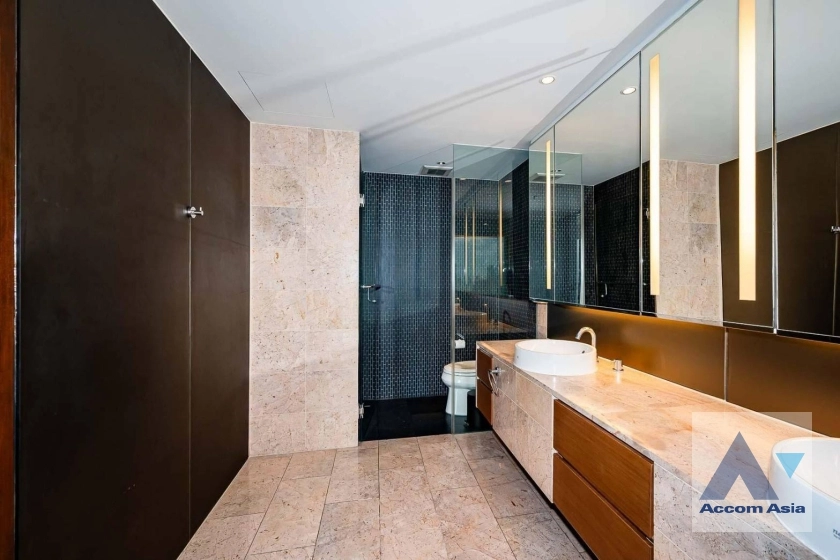 17  3 br Condominium For Rent in Ploenchit ,Bangkok BTS Ratchadamri at Hansar Residence AA36420