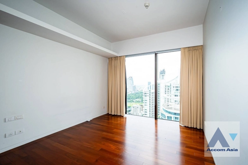 10  3 br Condominium For Rent in Ploenchit ,Bangkok BTS Ratchadamri at Hansar Residence AA36420