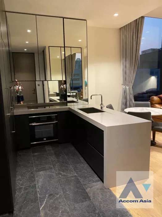  2 Bedrooms  Condominium For Rent in Ploenchit, Bangkok  near BTS Chitlom (AA36425)