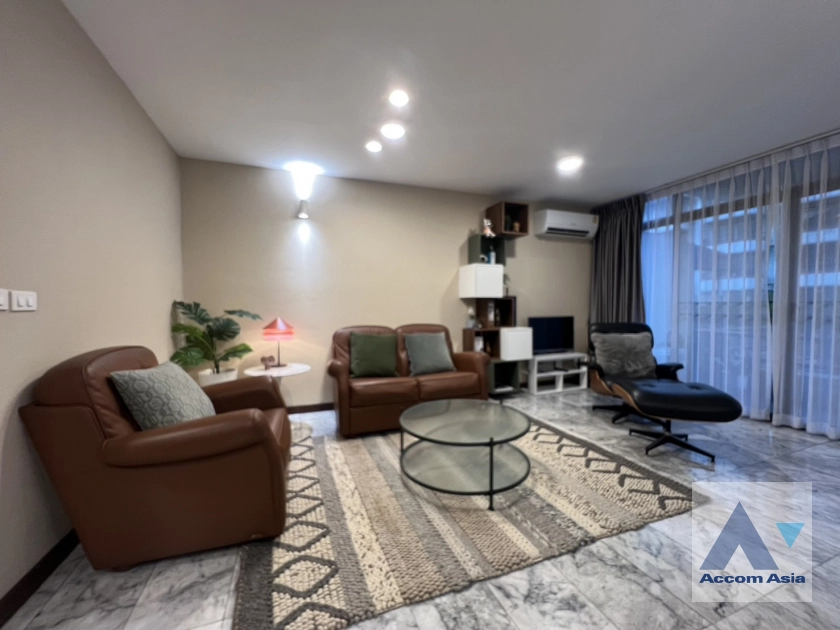  2  4 br Townhouse For Sale in Pattanakarn ,Bangkok ARL Hua Mak AA36437